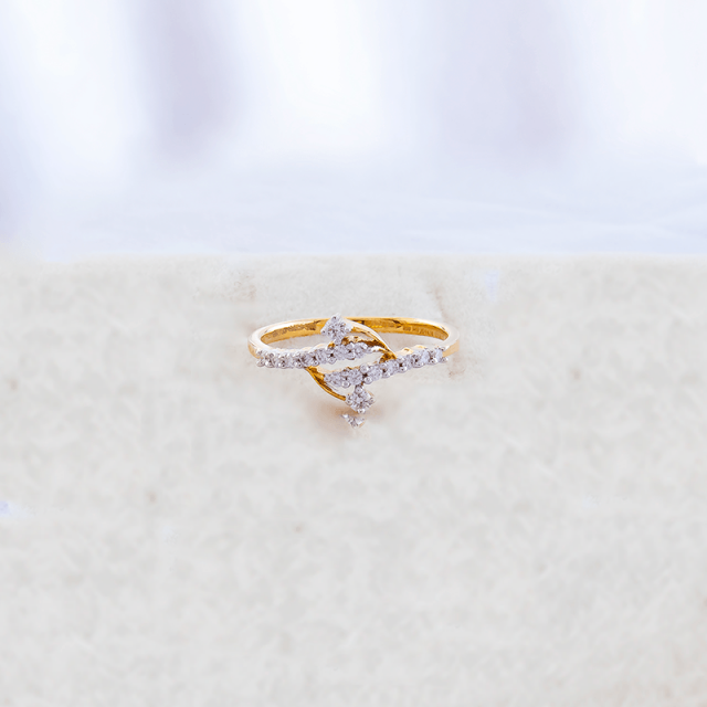  Stellar Illumination – 18K Gold Diamond Ring